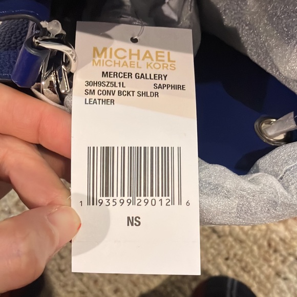 MICHAEL KORS
Mercer Gallery Small Pebbled Leather Shoulder Bag
30H9SZ5L1L - Picture 10 of 12